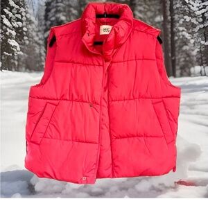 BDG URBAN OUTFITTERS NWT women’s extra soft bright pink Pia puffer vest sz M